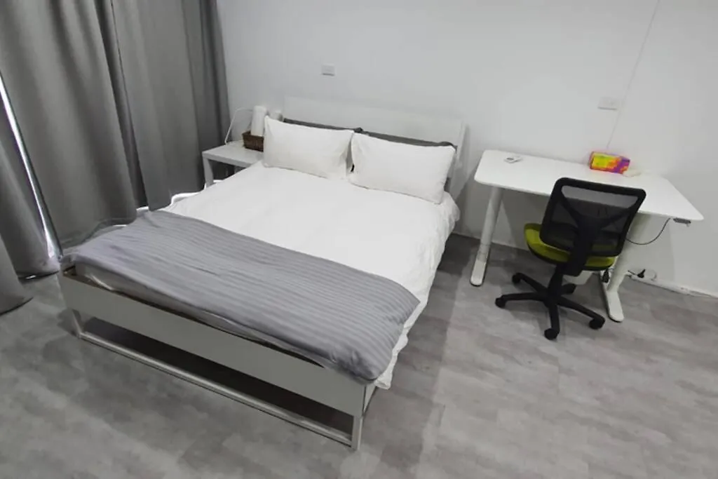 Dana-Spacious Private Room In Shared 2-Bedroom Apartment-1 Canberra