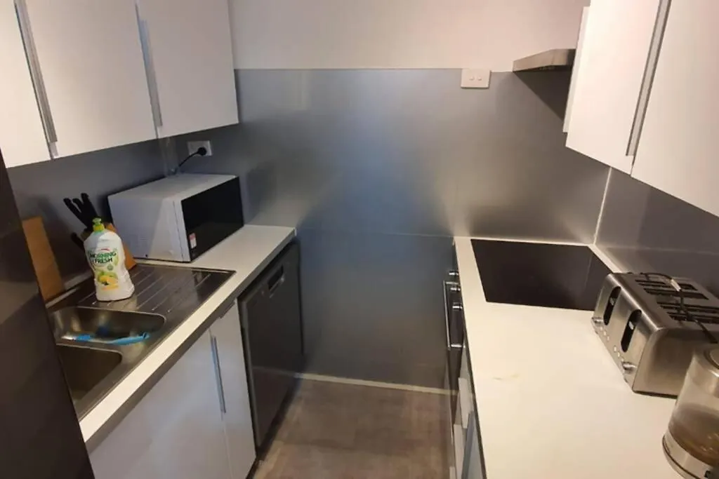 Apartment Dana-Spacious Private Room In Shared 2-Bedroom Apartment-1 Canberra